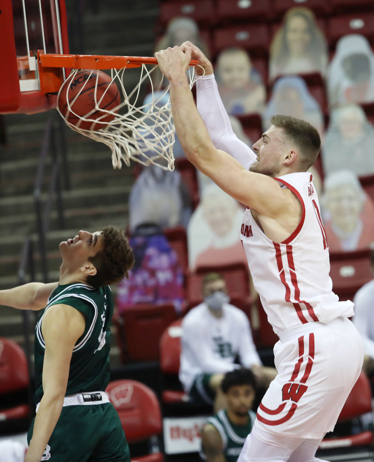 Badgers 82, Phoenix 42